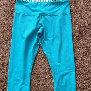 Lululemon leggings, aqua waist 14’ 20.5’ inseam 3/4 legs